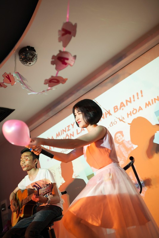 Hoa Minzy hanh phuc don sinh nhat trong vong tay fan-Hinh-8